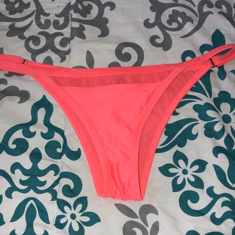 Oakley cheeky swim bottoms!